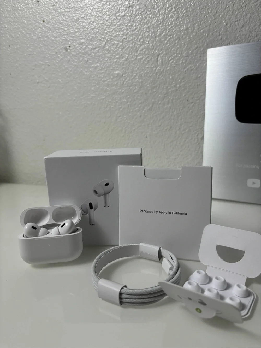 Apple White AirPods Pro with Case, Cable and Extra Ear Tips
